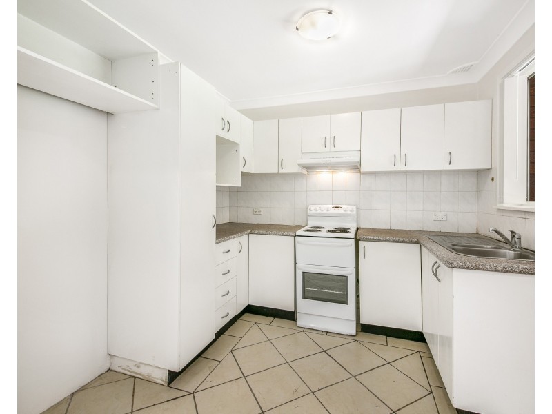 8 Adrian Pl, Greystanes NSW 2145