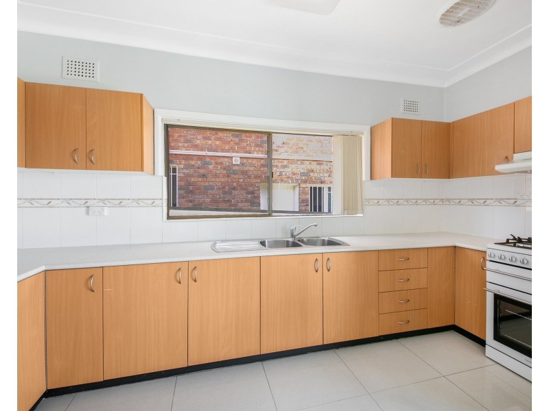 18 Bangor St, Guildford NSW 2161