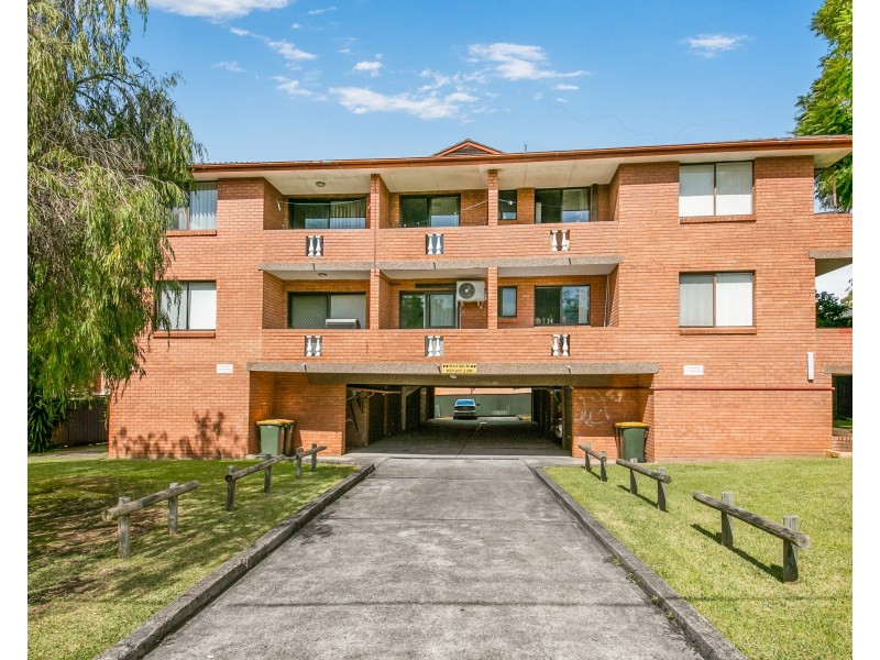 2/10 Birmingham St, Merrylands NSW 2160