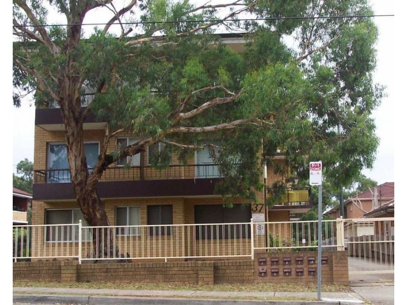 2/37 Calliope St, Guildford NSW 2161