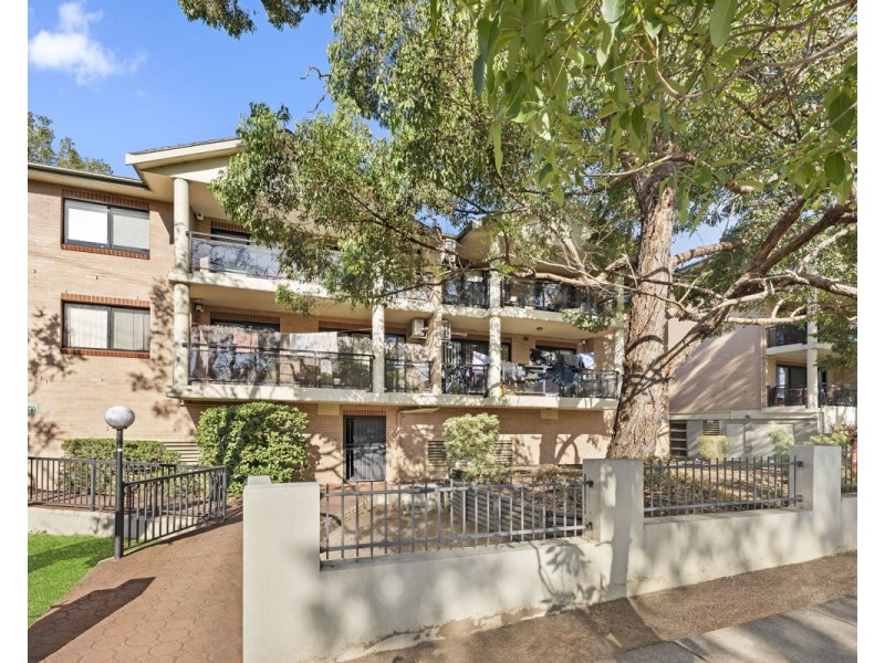 18/8-12 Alexandra Avenue, Westmead NSW 2145