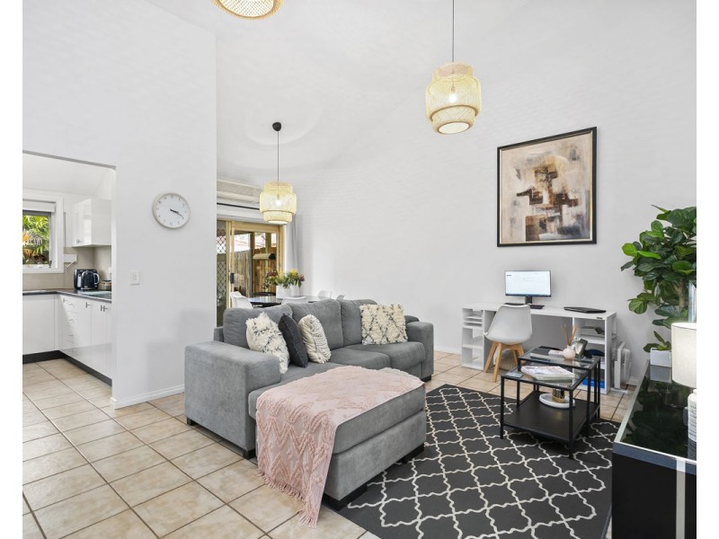 2/39a Burrabogee Road, Pendle Hill NSW 2145