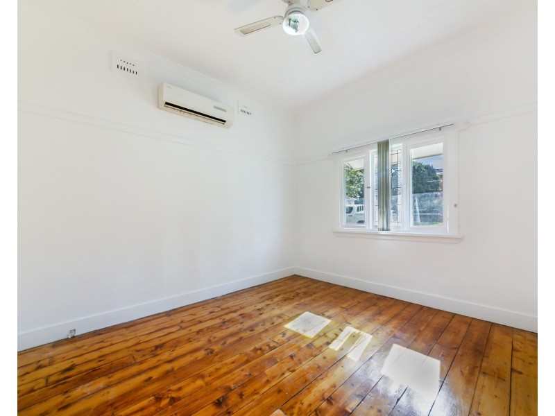 4 Birmingham St, Merrylands NSW 2160