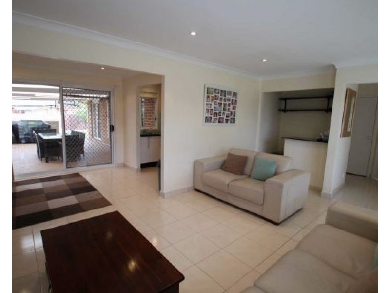 9 Ollier Cr, Prospect NSW 2148