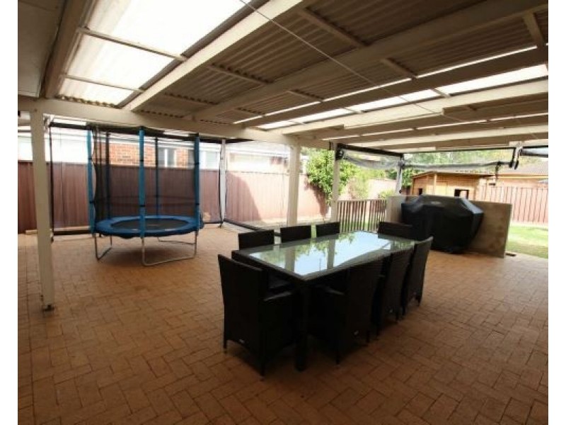 9 Ollier Cr, Prospect NSW 2148