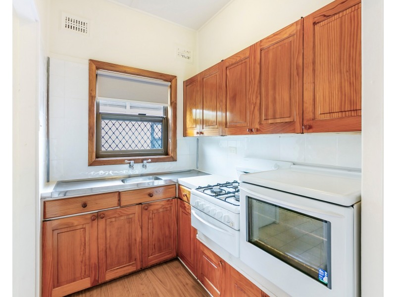 99 Military Rd, Guildford NSW 2161