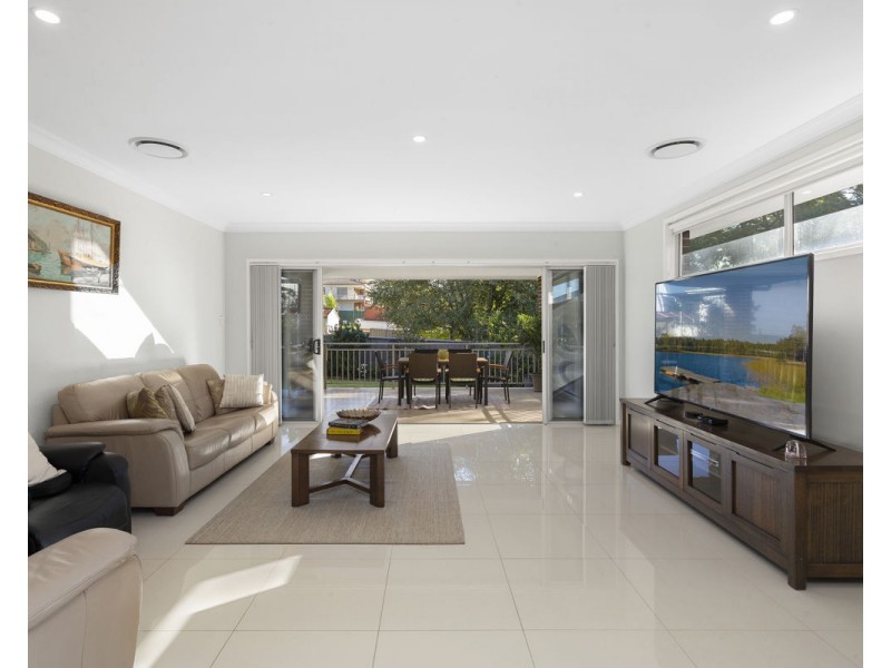 8 Lance Crescent, Greystanes NSW 2145