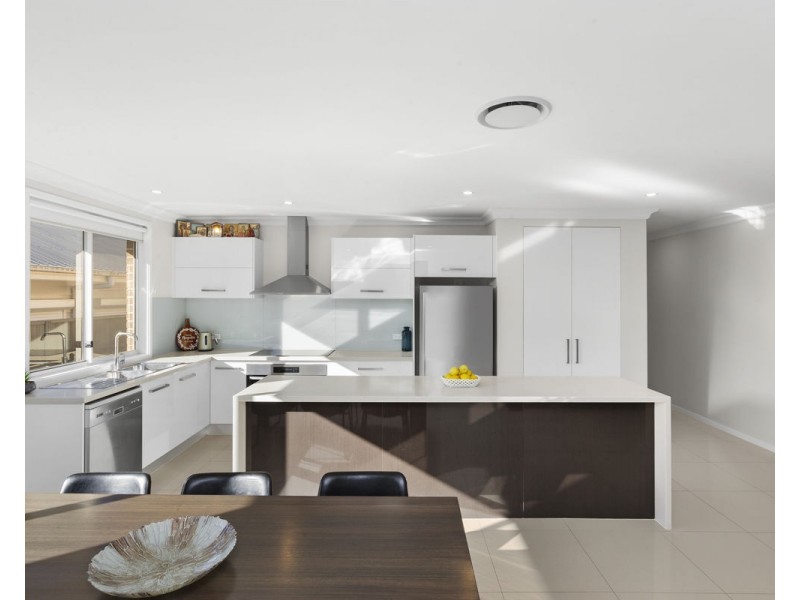 8 Lance Crescent, Greystanes NSW 2145