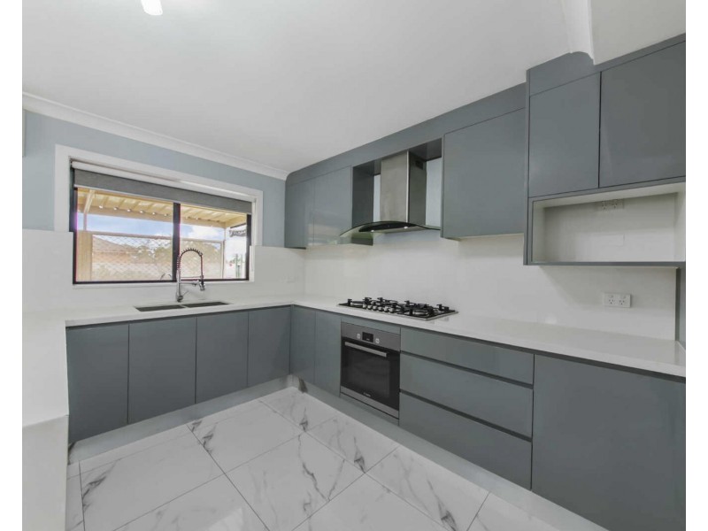 10 Macquarie Rd, Greystanes NSW 2145