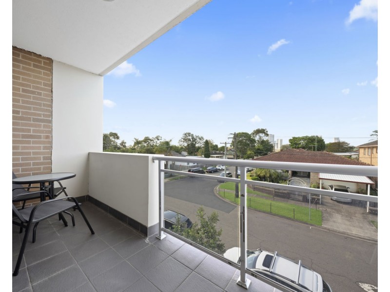 12/128-132 Woodville Road, Merrylands NSW 2160