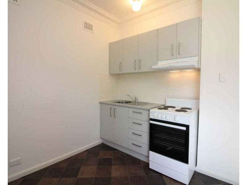 1/11 Shackel Av, Guildford NSW 2161