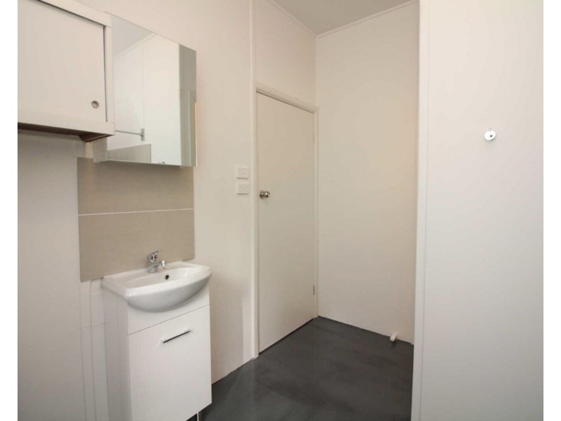 1/11 Shackel Av, Guildford NSW 2161