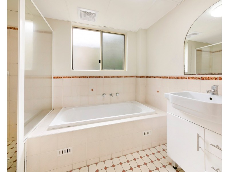 13/237 Targo Rd, Toongabbie NSW 2146