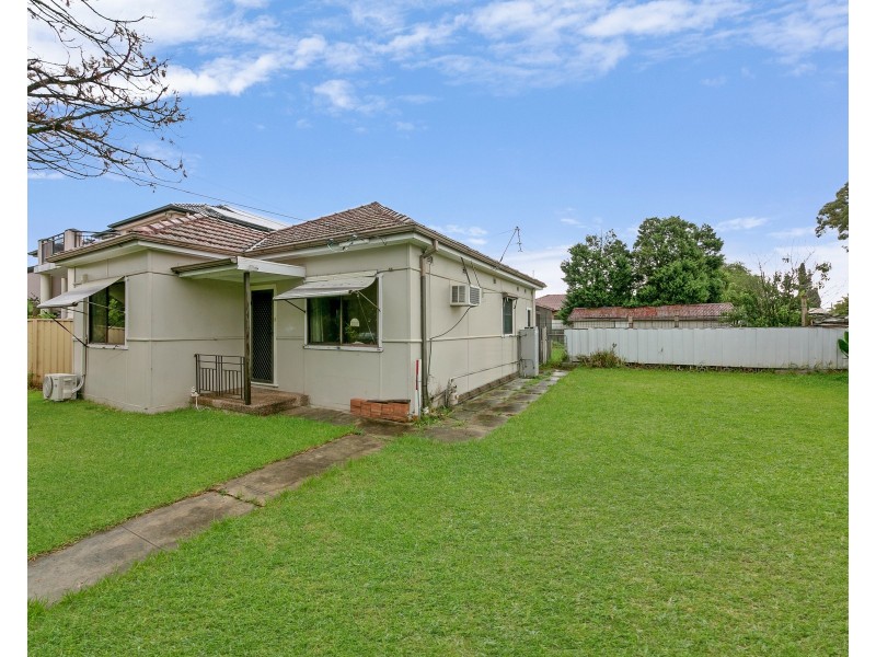 24 Windsor Rd, Merrylands NSW 2160