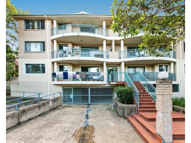 8/29 Memorial Av, Merrylands NSW 2160