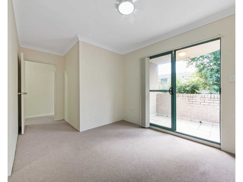 8/29 Memorial Av, Merrylands NSW 2160