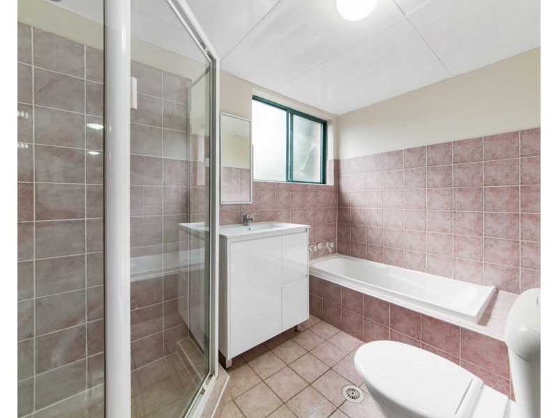 8/29 Memorial Av, Merrylands NSW 2160