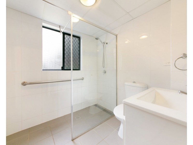 2/38 Memorial Av, Merrylands NSW 2160