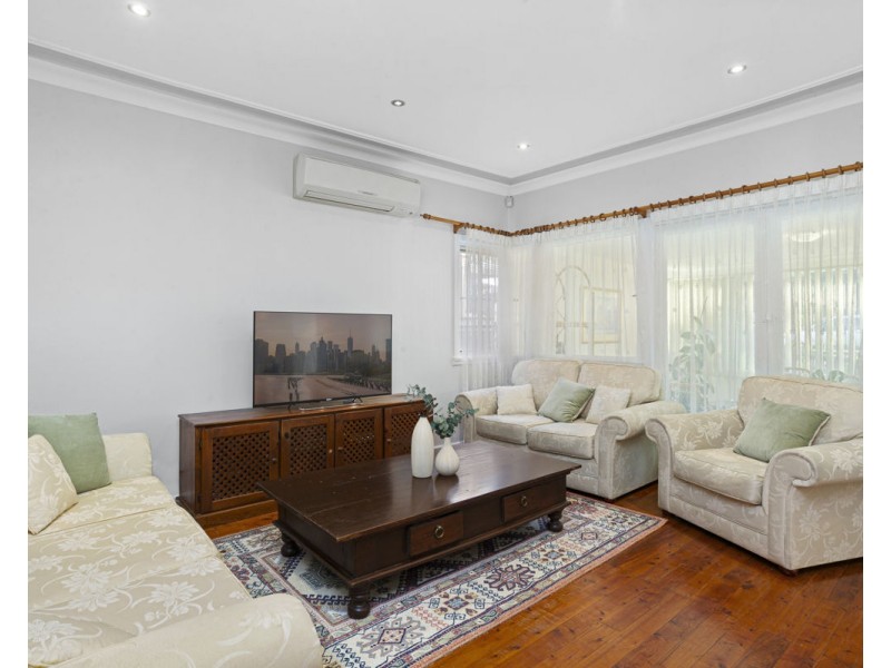 18 Lowana Avenue, Merrylands NSW 2160