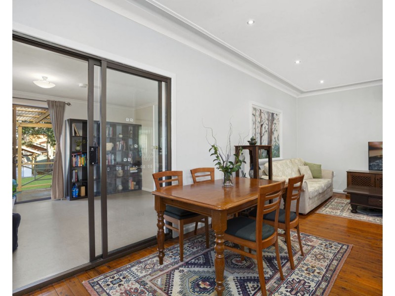 18 Lowana Avenue, Merrylands NSW 2160