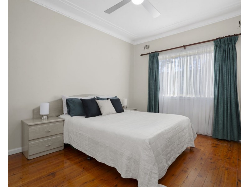 18 Lowana Avenue, Merrylands NSW 2160