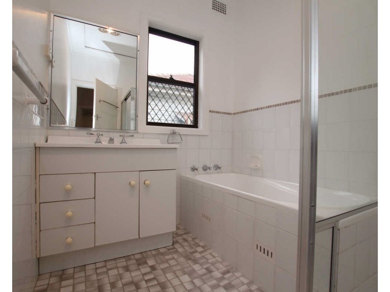 98 Military Rd, Guildford NSW 2161