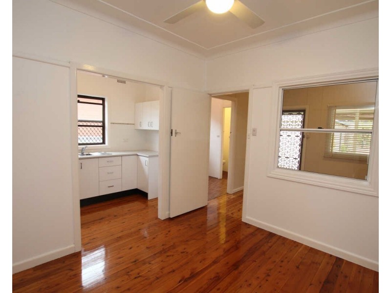 98 Military Rd, Guildford NSW 2161