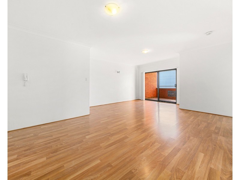 2/8 Treves St, Merrylands NSW 2160