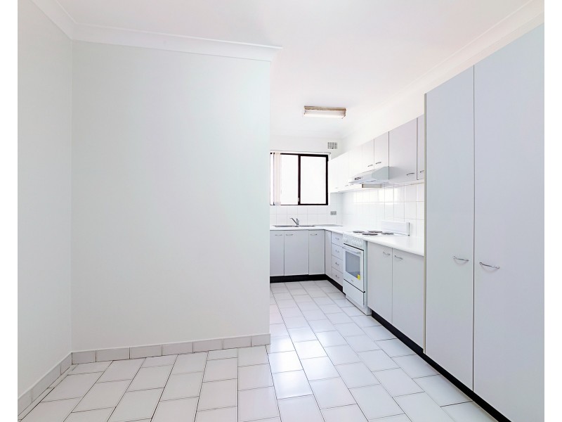 2/8 Treves St, Merrylands NSW 2160