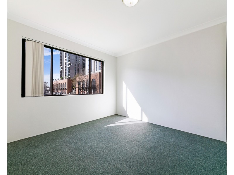 2/8 Treves St, Merrylands NSW 2160