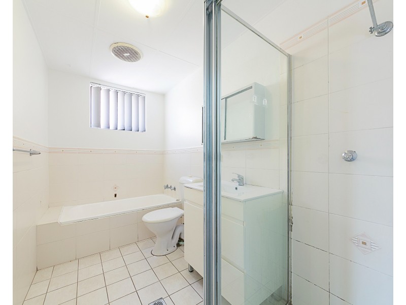 2/8 Treves St, Merrylands NSW 2160