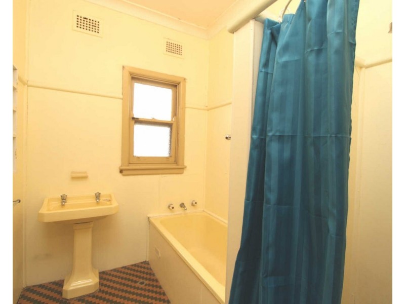50 Windsor Rd, Merrylands NSW 2160