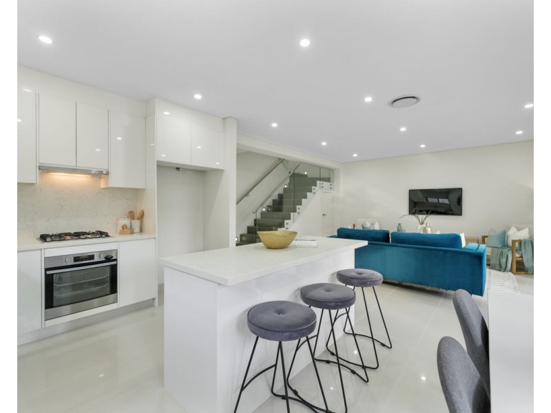 5 Adrian Place, Greystanes NSW 2145