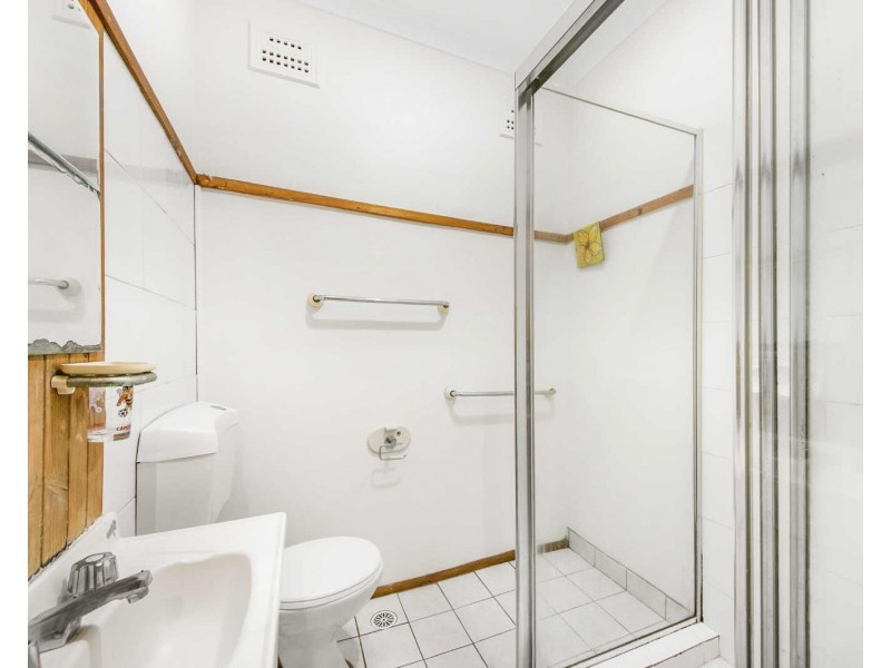 1 Lena Pl, Merrylands NSW 2160