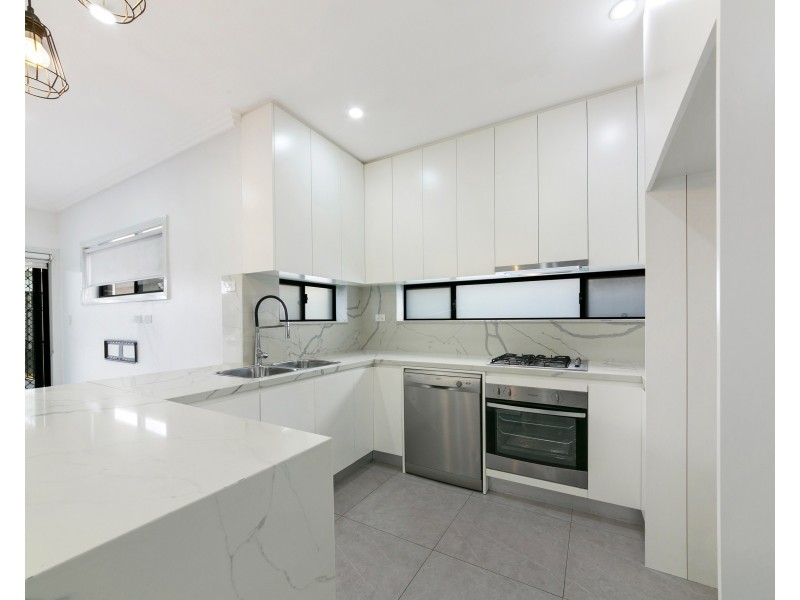 3A Lucinda Rd, Greystanes NSW 2145