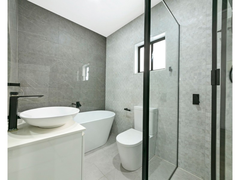 3A Lucinda Rd, Greystanes NSW 2145