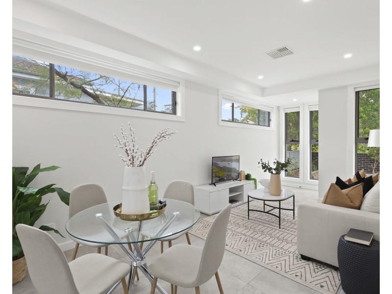 2/170 Dunmore Street, Wentworthville NSW 2145