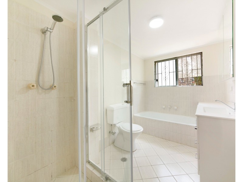 2/44-46 Memorial Av, Merrylands NSW 2160
