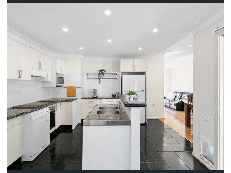 18 Winston Av, Guildford West NSW 2161