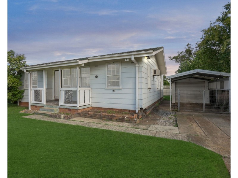20 Tangaloa Crescent, Lethbridge Park NSW 2770