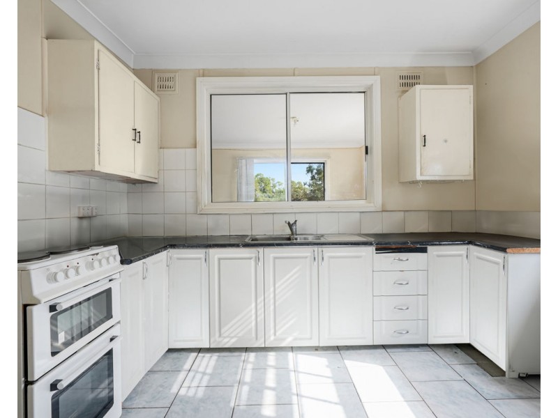 20 Tangaloa Crescent, Lethbridge Park NSW 2770