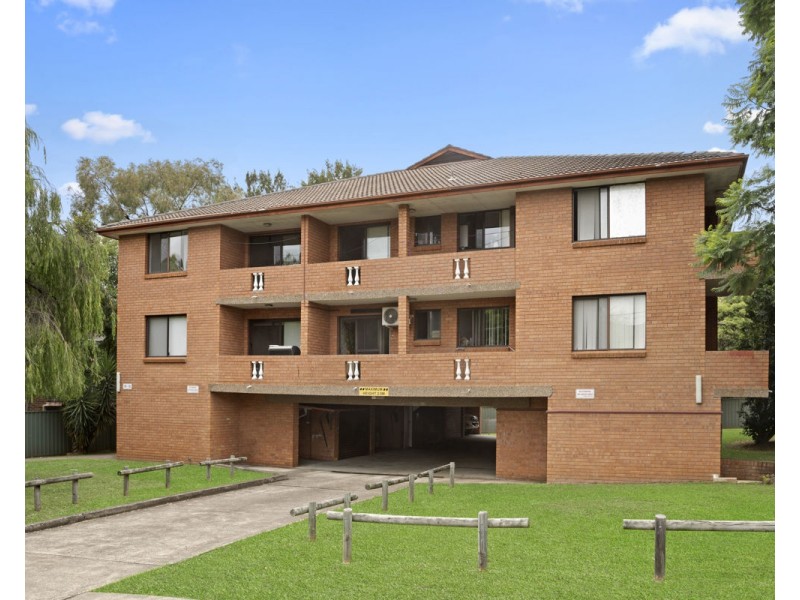 2/10 Birmingham Street, Merrylands NSW 2160