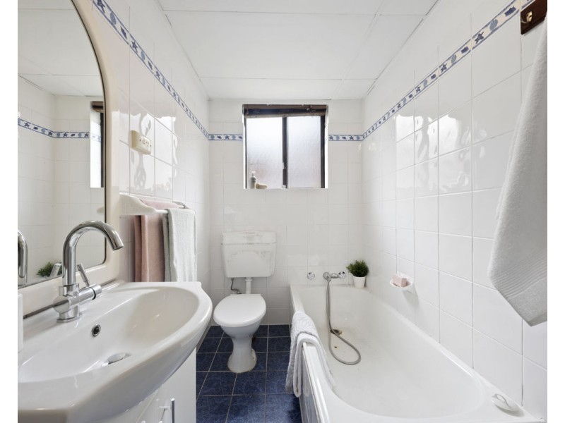 2/10 Birmingham Street, Merrylands NSW 2160