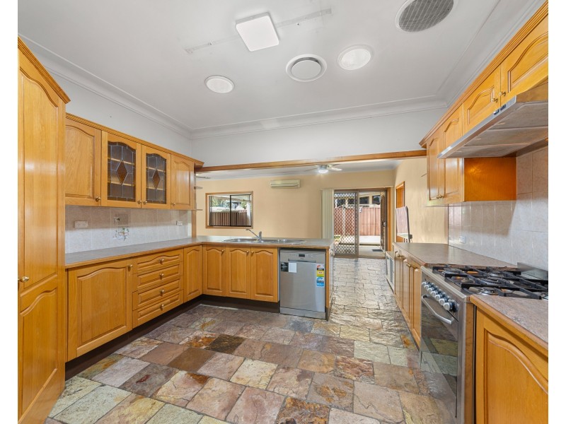 8 Hanbury St, Greystanes NSW 2145