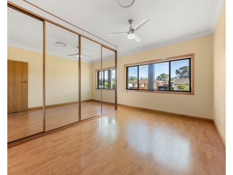 8 Hanbury St, Greystanes NSW 2145