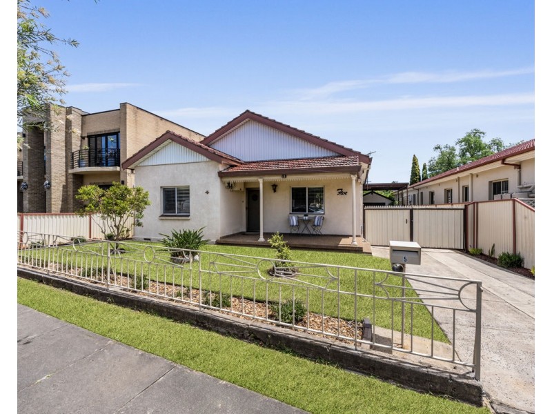 5 Salisbury Road, Guildford NSW 2161