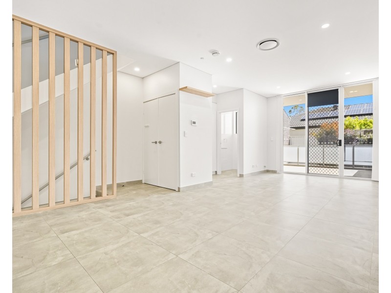 2/6 Charlotte St, Merrylands NSW 2160