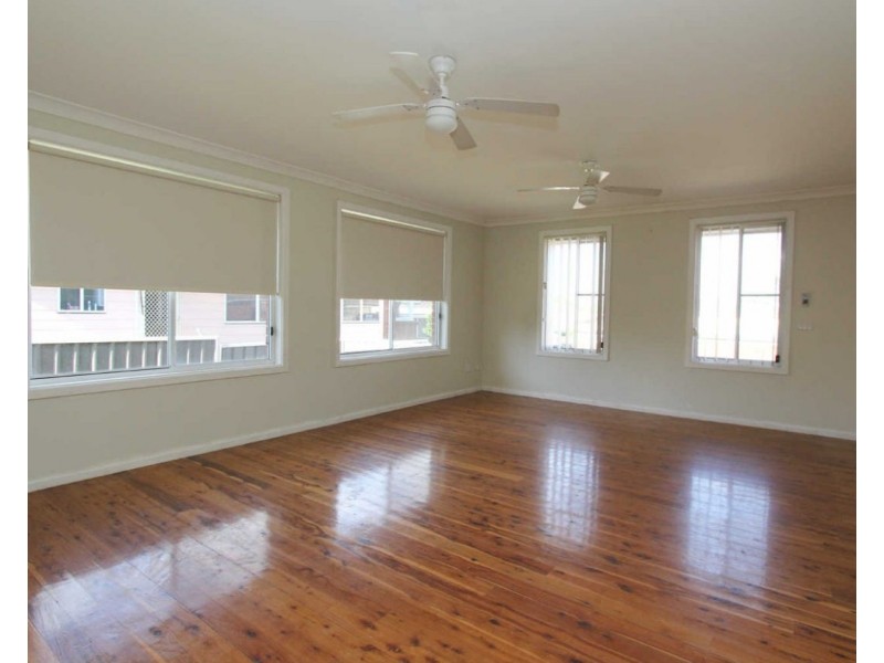 5 Croft Av, Merrylands NSW 2160