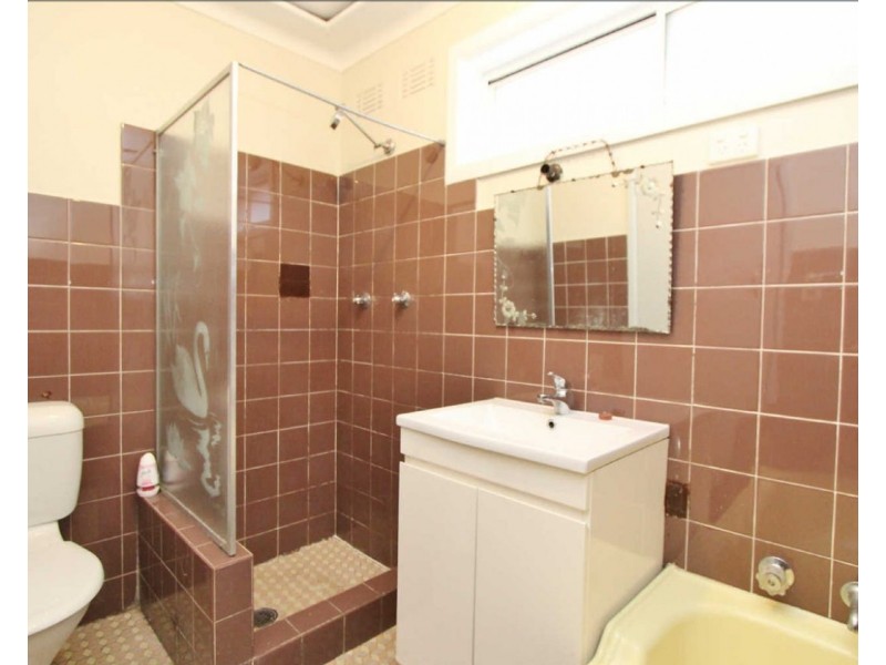 5 Croft Av, Merrylands NSW 2160