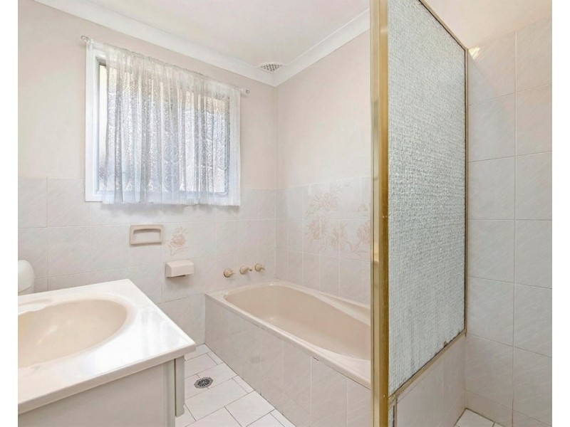 10 Gwydir St, Greystanes NSW 2145